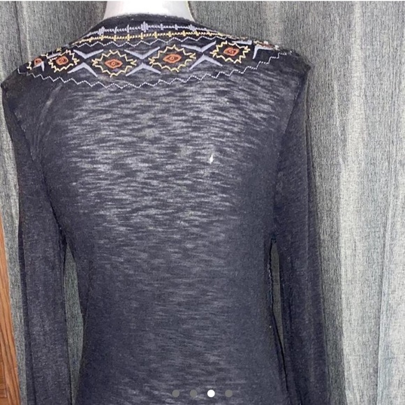 Urban Outfitters Beachy Flare Sleeve top with embroidery - Picture 4 of 4